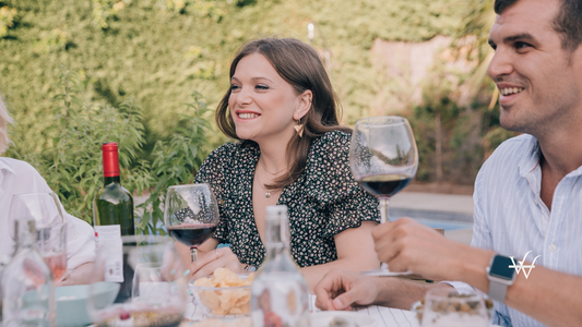 Friends_Drinking_Wine_Outdoors