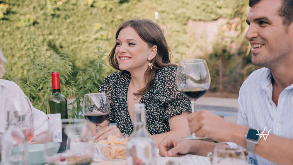 Friends_Drinking_Wine_Outdoors