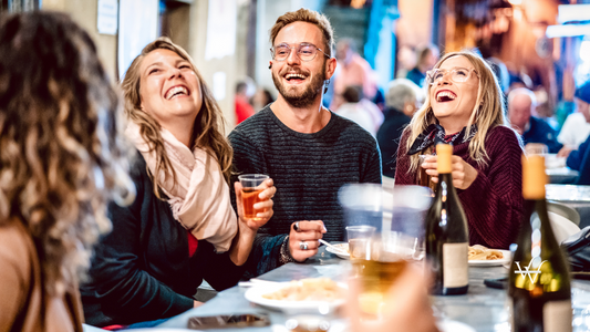 Happy_Friends_Drinking_Outdoors_on_Street_Restaurant